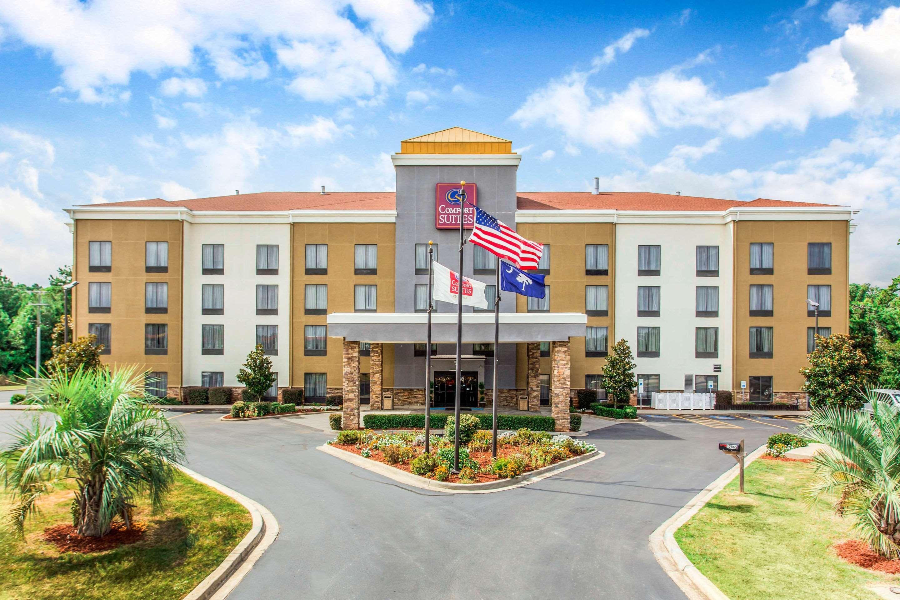 Comfort Suites Clinton Near Presbyterian College Exterior photo