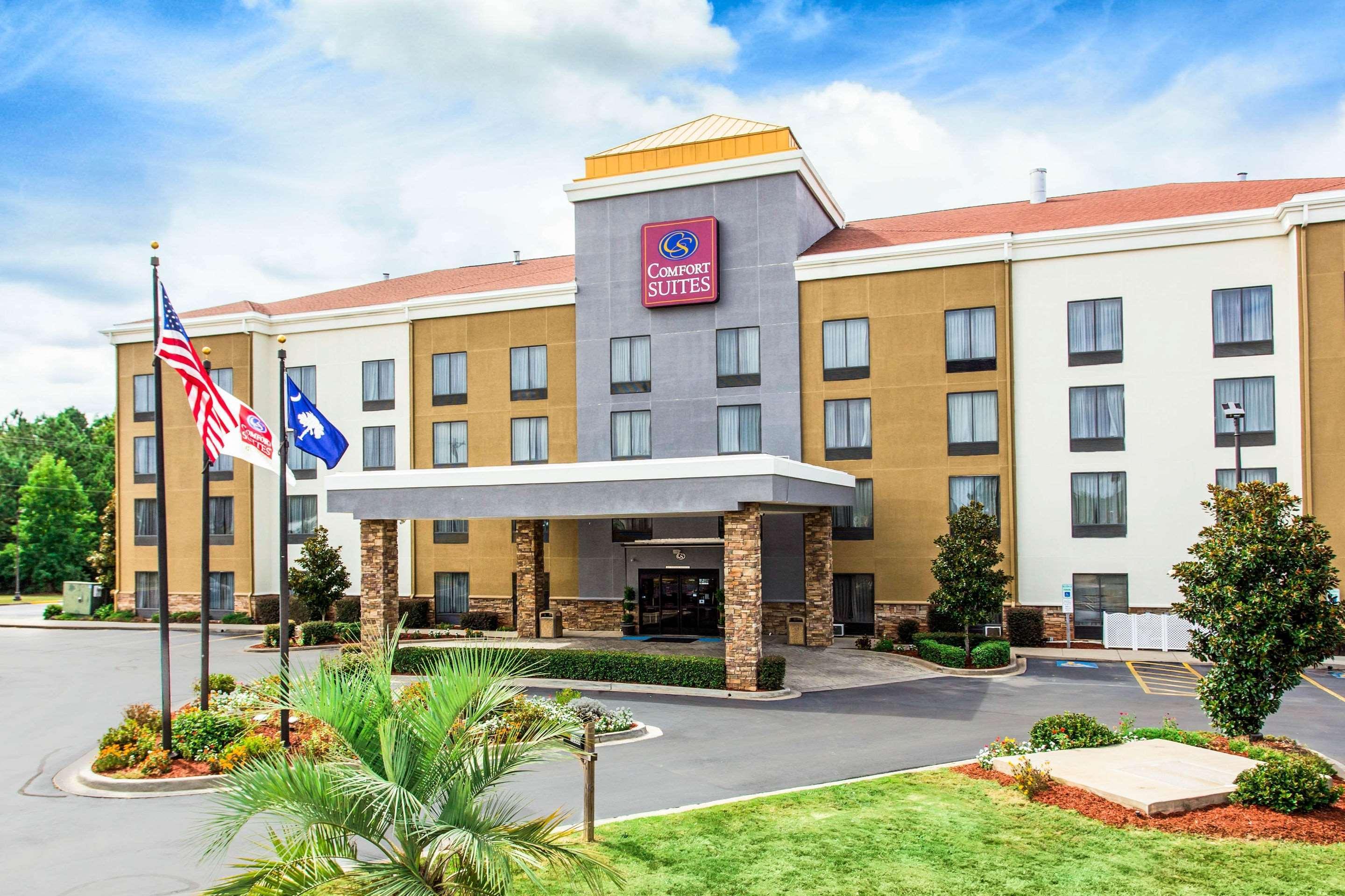 Comfort Suites Clinton Near Presbyterian College Exterior photo