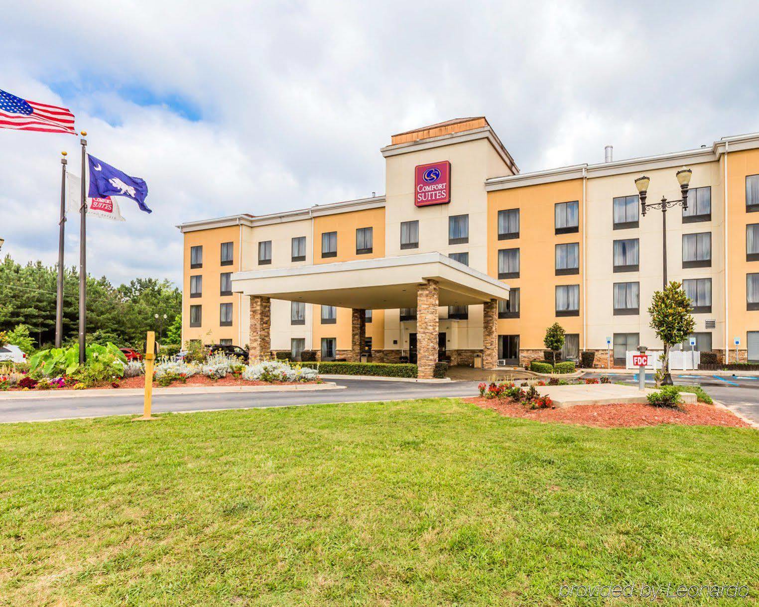 Comfort Suites Clinton Near Presbyterian College Exterior photo