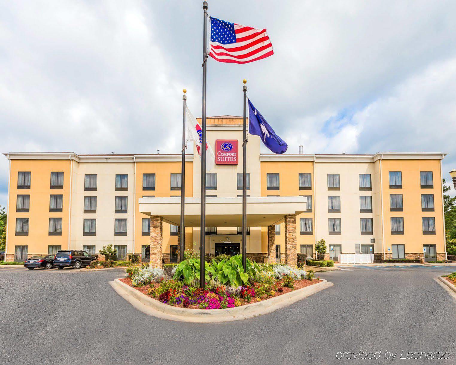 Comfort Suites Clinton Near Presbyterian College Exterior photo